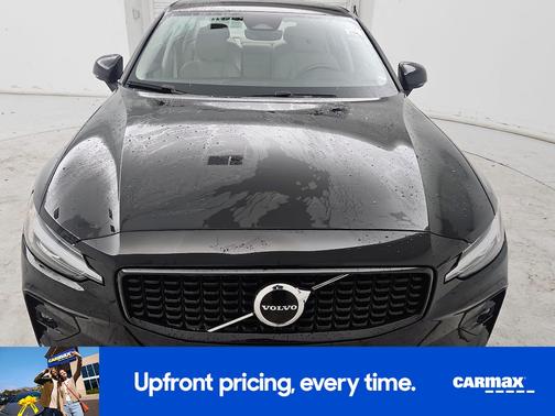 2023 Volvo S60 B5 Core Dark Theme