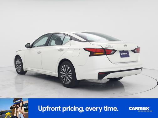 White 2023 Nissan Altima SV