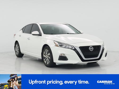 White 2019 Nissan Altima S