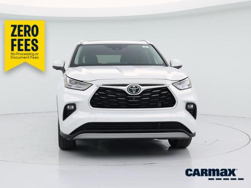 White 2023 Toyota Highlander Platinum