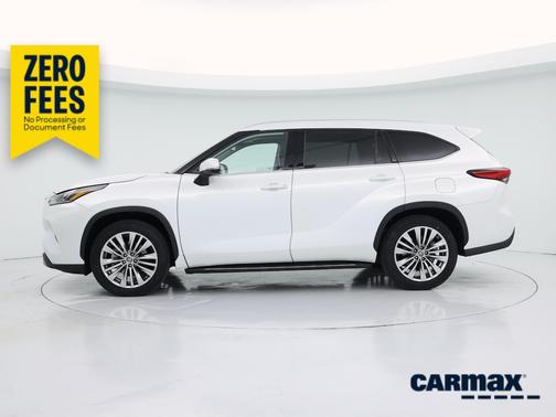 White 2023 Toyota Highlander Platinum