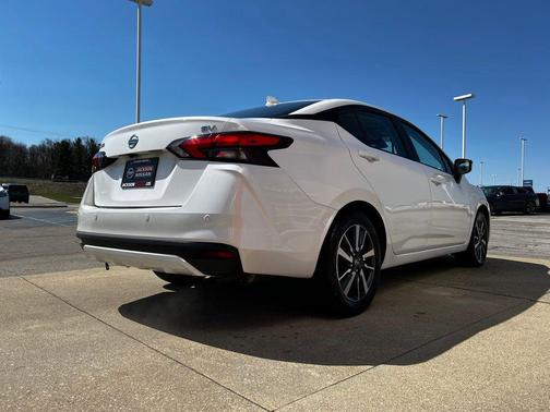 Aspen White TriCoat Pearl 2021 Nissan Versa 1.6 SV