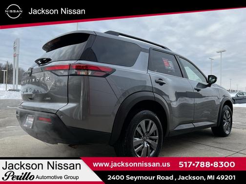 2025 Nissan Pathfinder SV