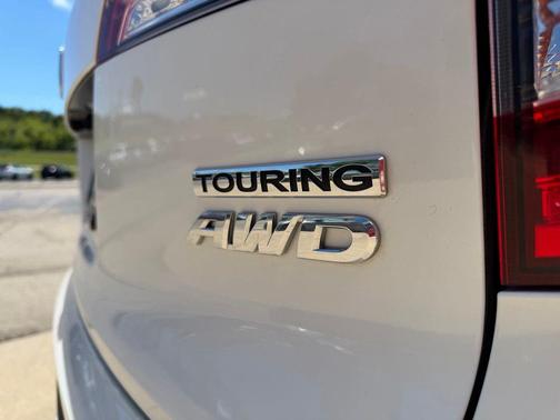 Platinum White Pearl 2022 Honda Pilot Touring 8-Passenger