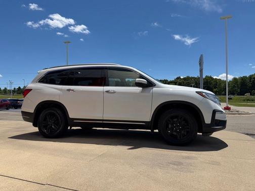 Platinum White Pearl 2022 Honda Pilot Touring 8-Passenger
