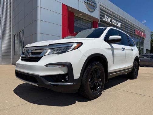 Platinum White Pearl 2022 Honda Pilot Touring 8-Passenger