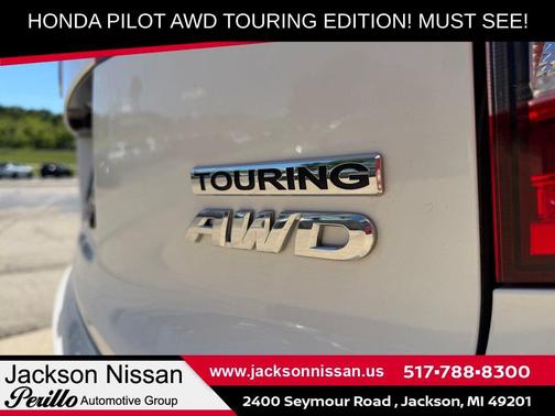 Platinum White Pearl 2022 Honda Pilot Touring 8-Passenger