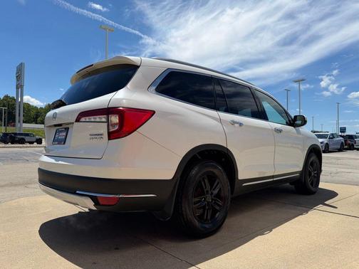 Platinum White Pearl 2022 Honda Pilot Touring 8-Passenger
