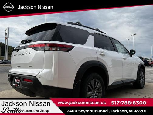 2025 Nissan Pathfinder SV