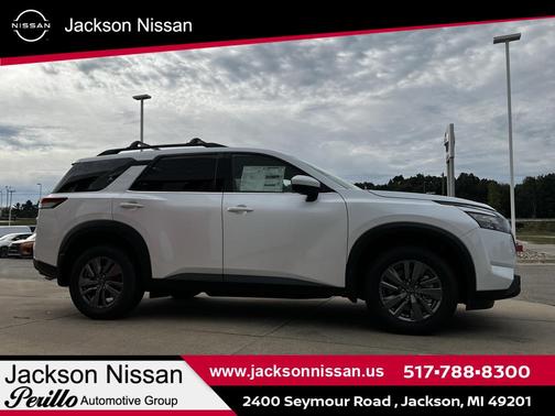 2025 Nissan Pathfinder SV