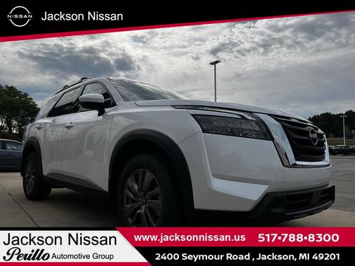 2025 Nissan Pathfinder SV