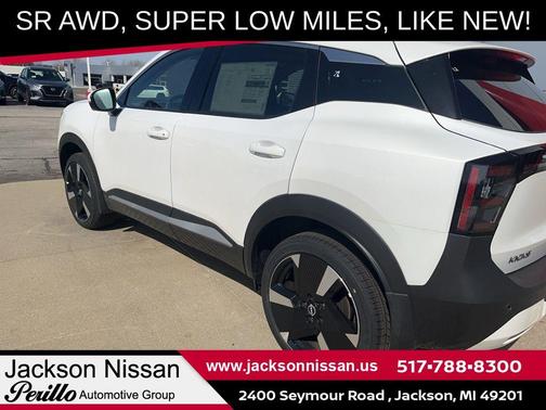 Aspen White Tricoat 2025 Nissan Kicks SR