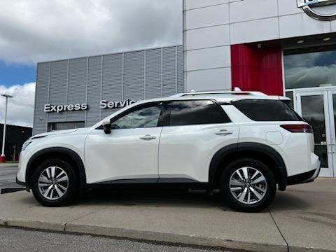 2022 Nissan Pathfinder SL