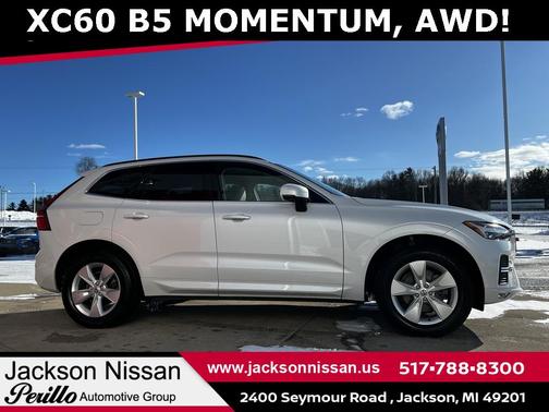 2022 Volvo XC60 B5 Momentum