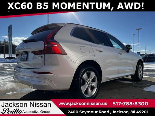 2022 Volvo XC60 B5 Momentum