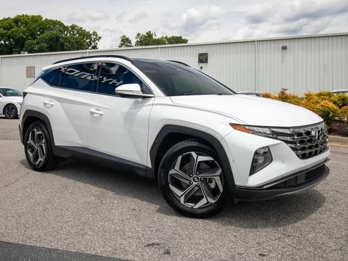 White 2022 Hyundai TUCSON Limited