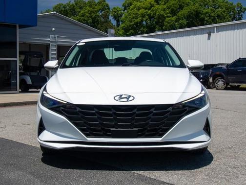 White 2021 Hyundai ELANTRA SEL