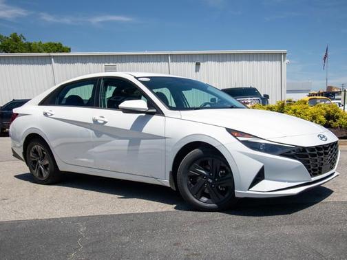 White 2021 Hyundai ELANTRA SEL