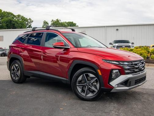 Red 2025 Hyundai TUCSON SEL Convenience
