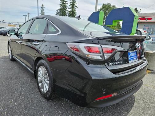 2017 Hyundai SONATA Hybrid SE