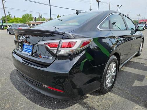 2017 Hyundai SONATA Hybrid SE