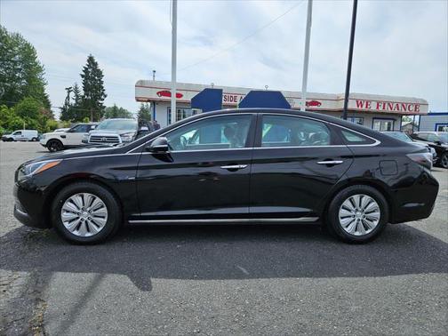 2017 Hyundai SONATA Hybrid SE