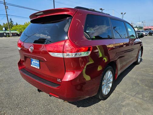 2011 Toyota Sienna LE