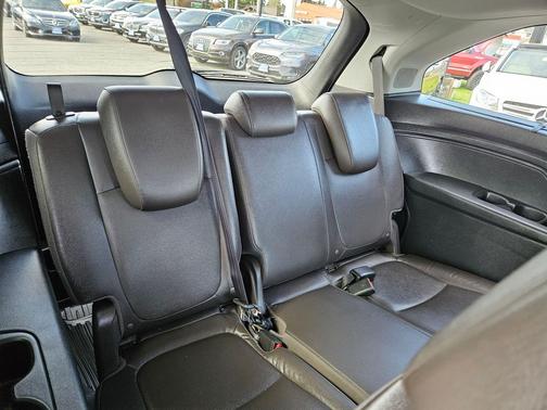 White Diamond Pearl 2018 Honda Odyssey Elite