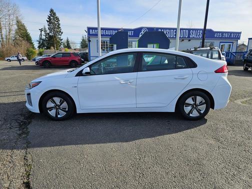 2020 Hyundai IONIQ Hybrid Blue