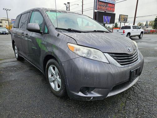 2011 Toyota Sienna LE