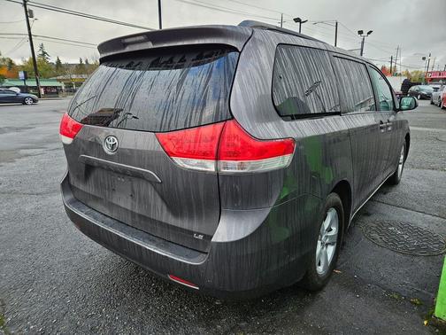 2011 Toyota Sienna LE