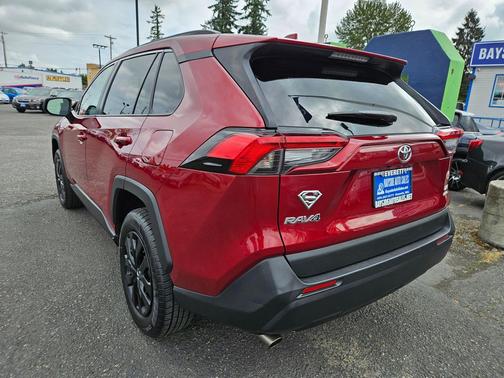 2020 Toyota RAV4 LE