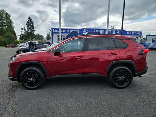 2020 Toyota RAV4 LE