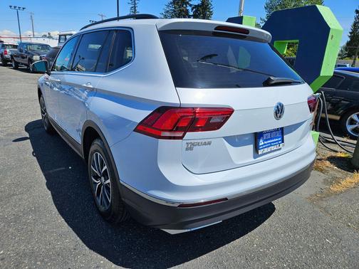 White Silver Metallic 2018 Volkswagen Tiguan 2.0T SE 4MOTION