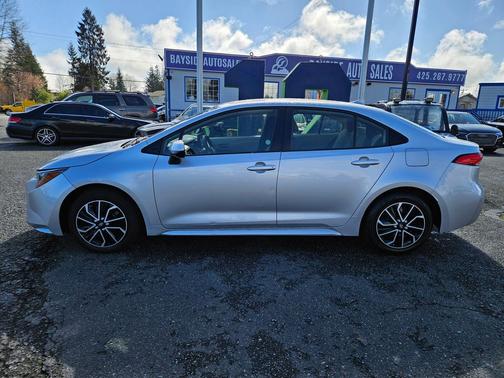 Classic Silver Metallic 2022 Toyota Corolla LE