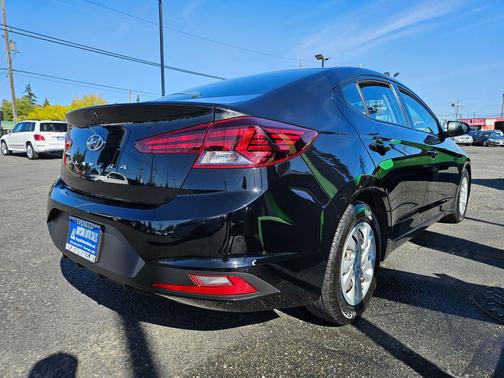 2019 Hyundai ELANTRA SE