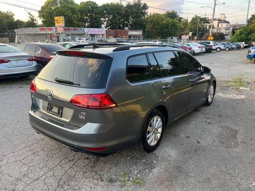 2015 Volkswagen Golf SportWagen TSI S 4-Door