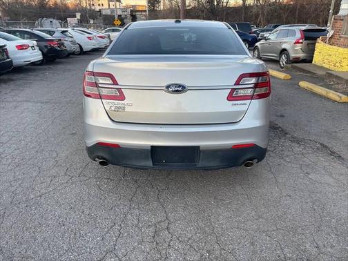 2013 Ford Taurus SE