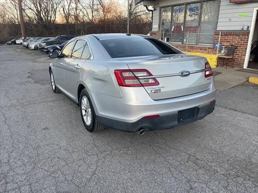 2013 Ford Taurus SE