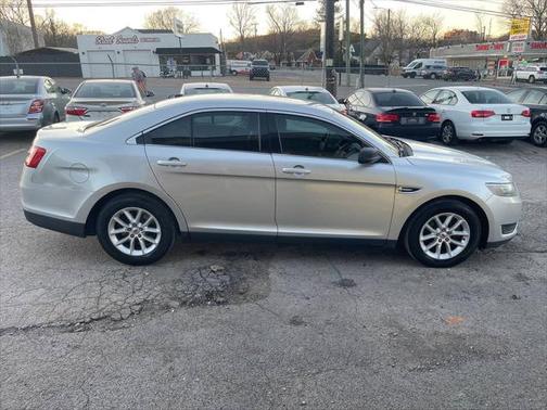 2013 Ford Taurus SE