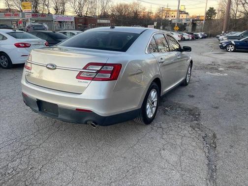 2013 Ford Taurus SE