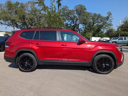 2025 Volkswagen Atlas 2.0T SE w/ Technology