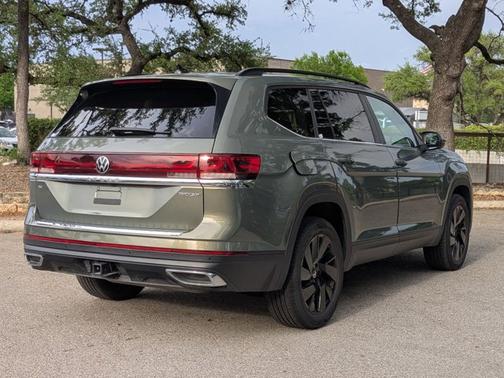 Avocado Green Pearl 2026 Volkswagen Atlas 2.0T SE w/ Technology