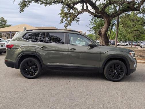 Avocado Green Pearl 2026 Volkswagen Atlas 2.0T SE w/ Technology