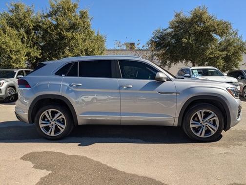 2024 Volkswagen Atlas Cross Sport 2.0T SEL R-Line