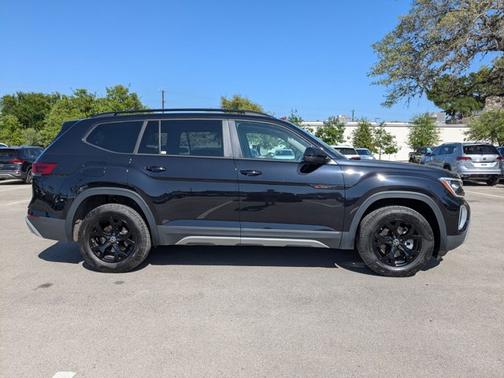2024 Volkswagen Atlas 2.0T Peak Edition SEL