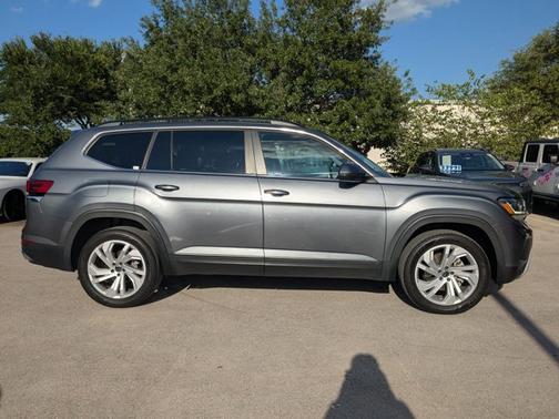 Platinum Gray Metallic 2023 Volkswagen Atlas 3.6 SE w/ Technology