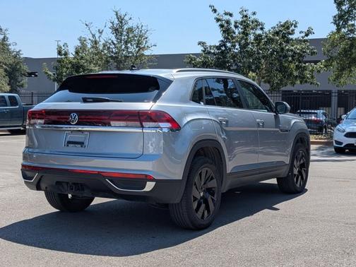 2025 Volkswagen Atlas Cross Sport 2.0T SE w/ Technology
