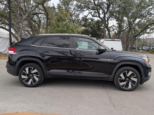 2025 Volkswagen Atlas Cross Sport 2.0T SE w/ Technology