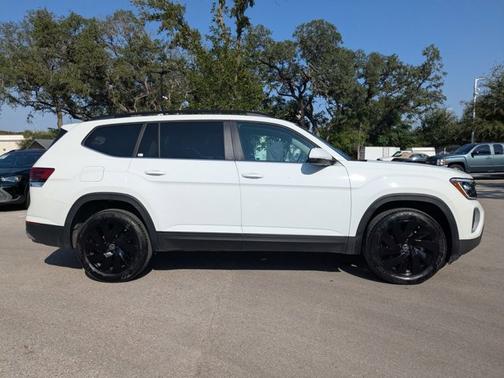 2025 Volkswagen Atlas 2.0T SE w/ Technology